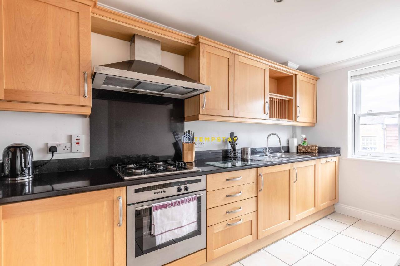 Perfect Spot In Central Windsor & Free Parking! Exterior foto